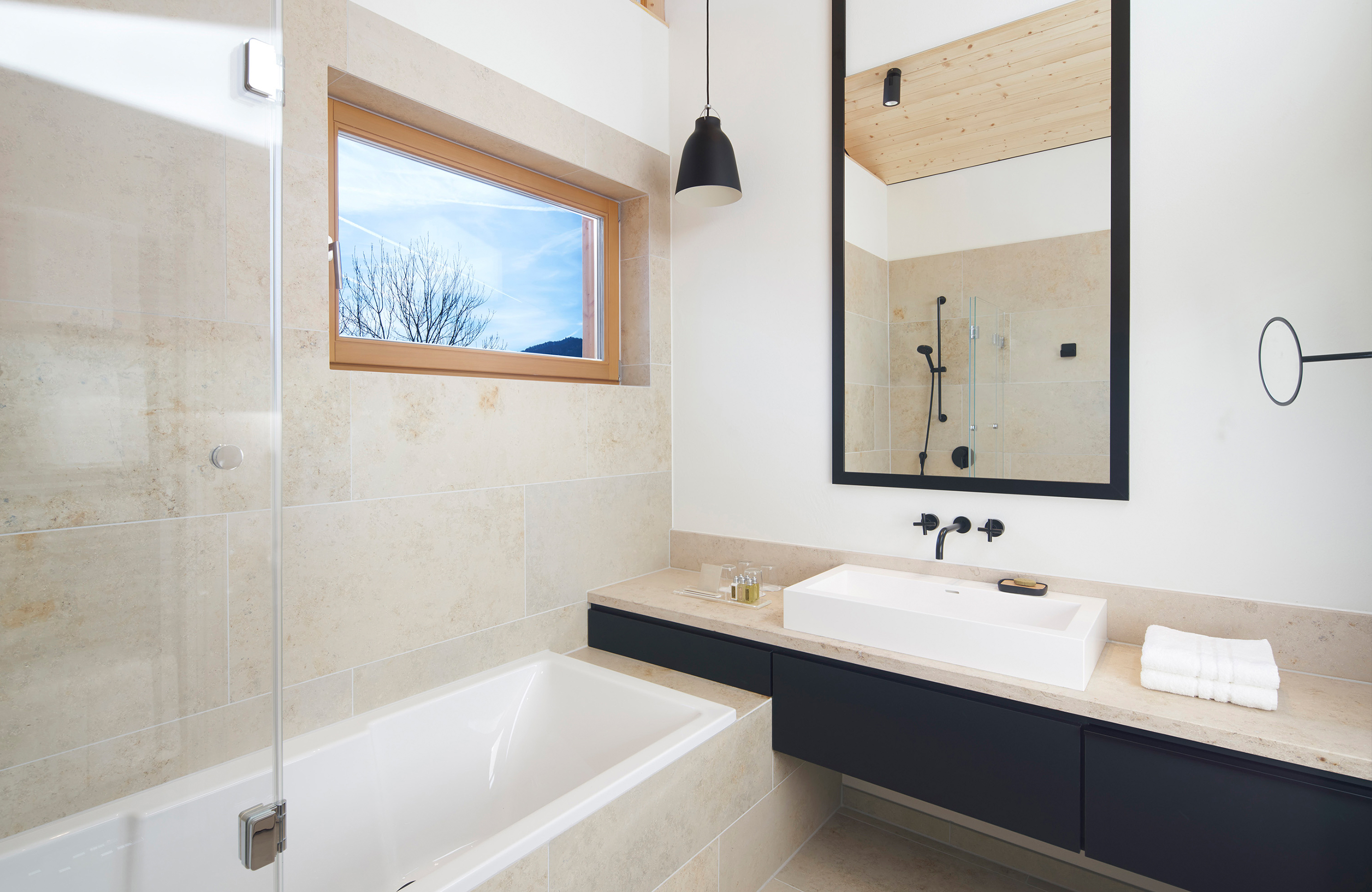 Aufnahme in einem modernen Badezimmer im Hotel Das Tegernsee
