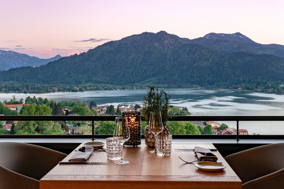Alpenbrasserie mit Seeblick