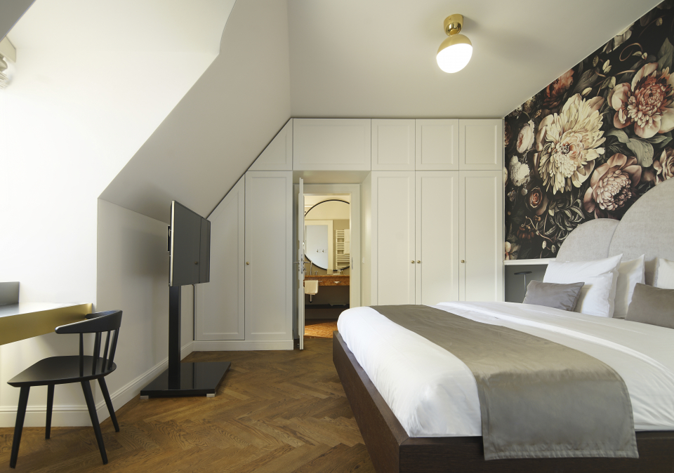 Bett Junior Suite